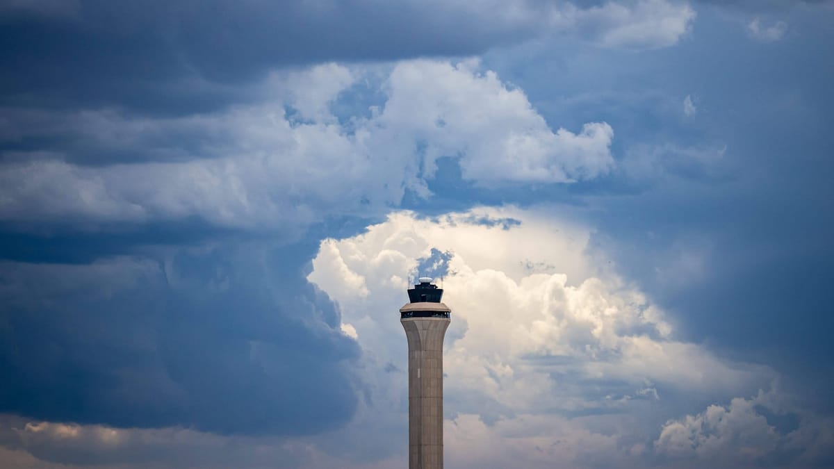 Air traffic controllers with ‘perfect attendance’ during shutdown get $10,000 bonus