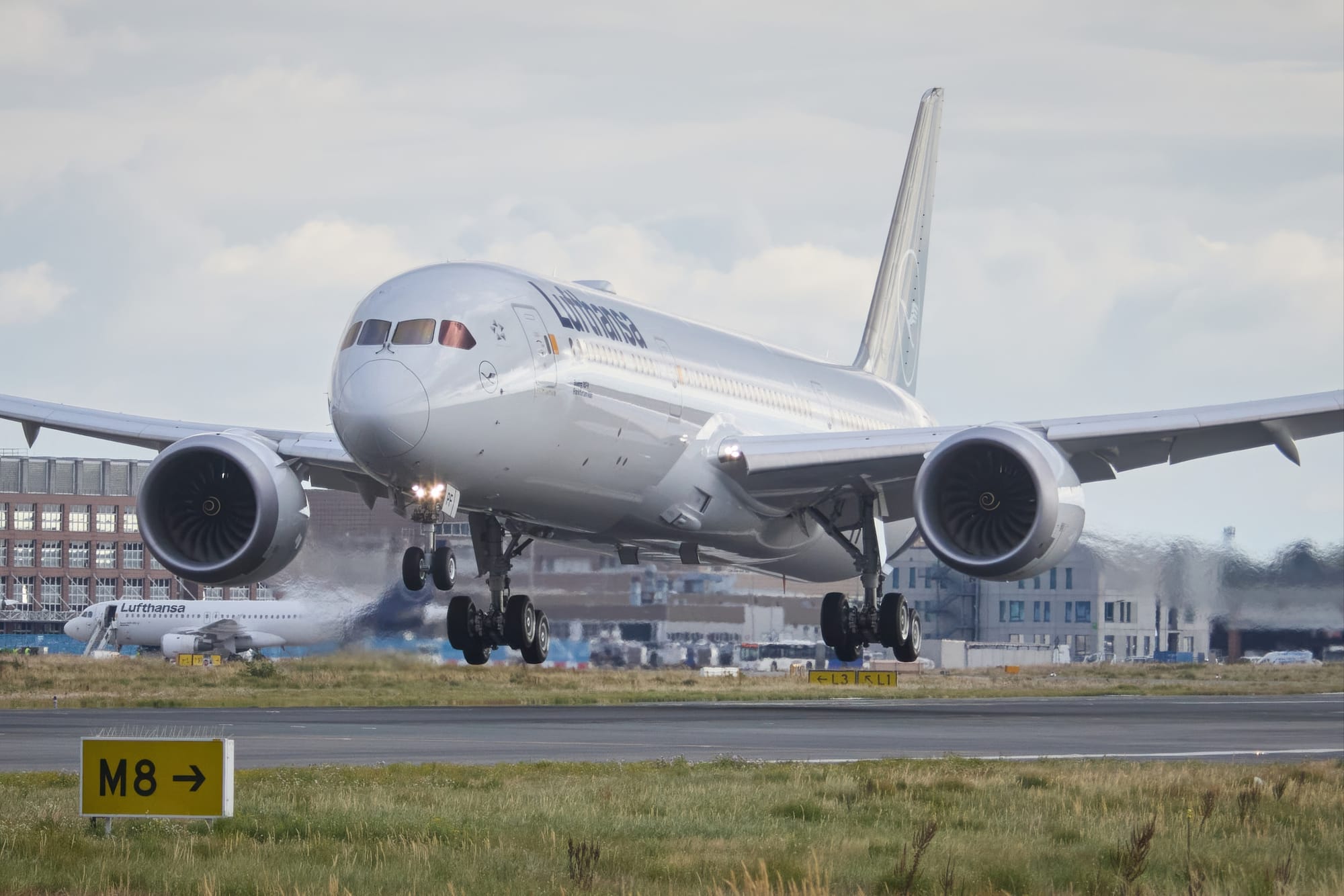 Lufthansa’s First Allegris-Equipped Boeing 787-9 Arrives More Than A Year After Its First Flight Post image