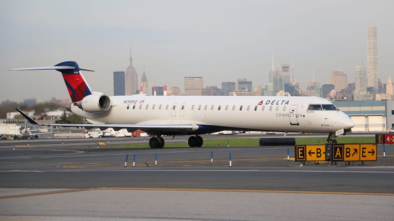 One injured as two Delta CRJ900s collide at New York LaGuardia Airport Post image