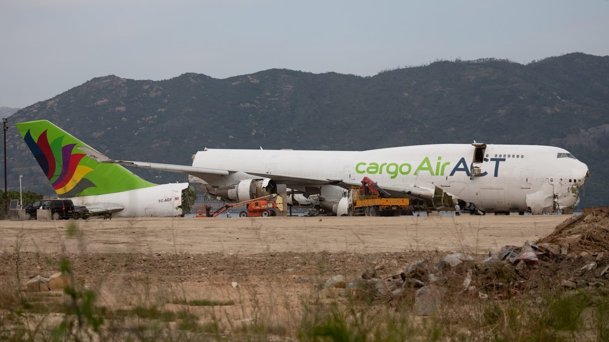 ACT Air B747’s engine accelerated, thrust reversers stowed before runway excursion at HKG Post image