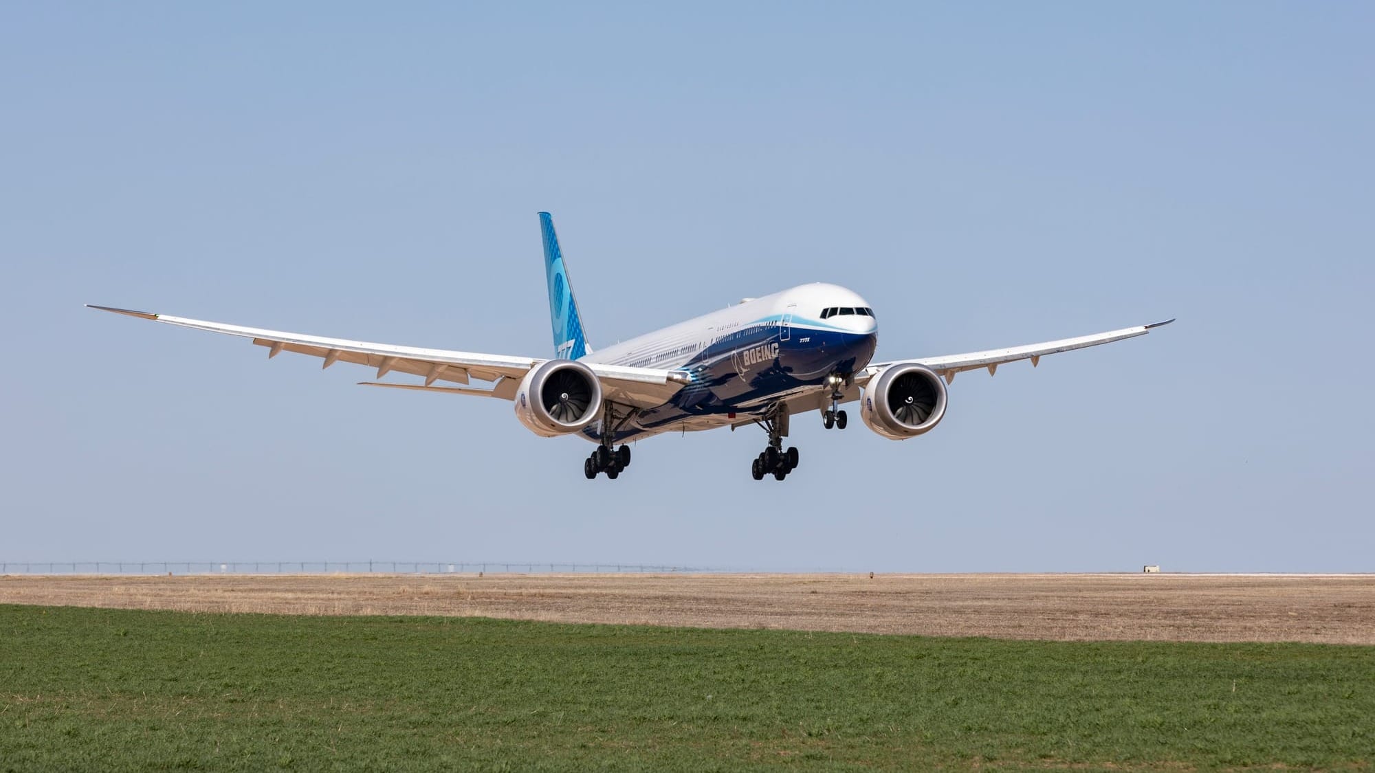 After muted presence in Paris and at Farnborough, Boeing’s 777-9 arrives in Dubai ahead of airshow Post image