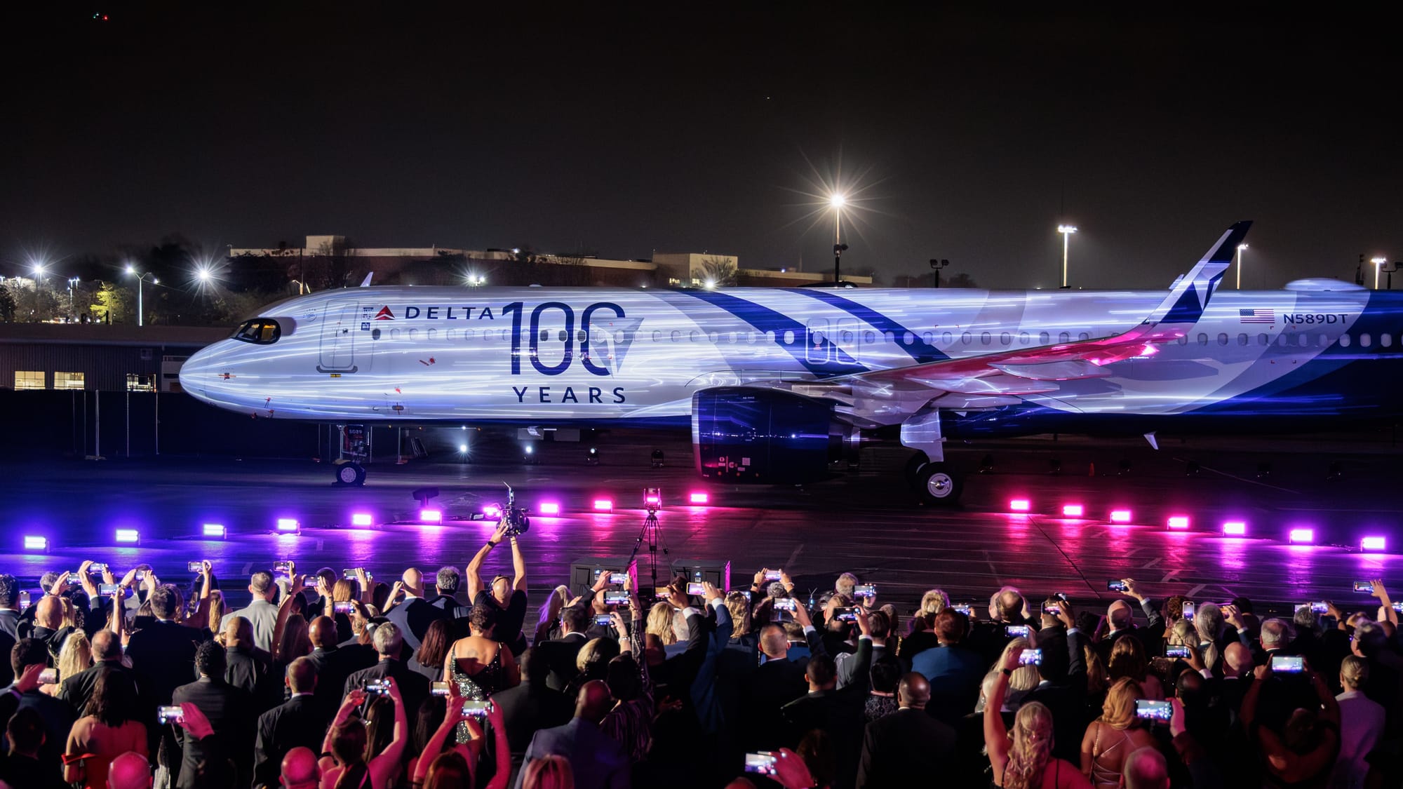 Delta’s premium ticket revenue exceeds Main Cabin ticket revenue for the first time Post image