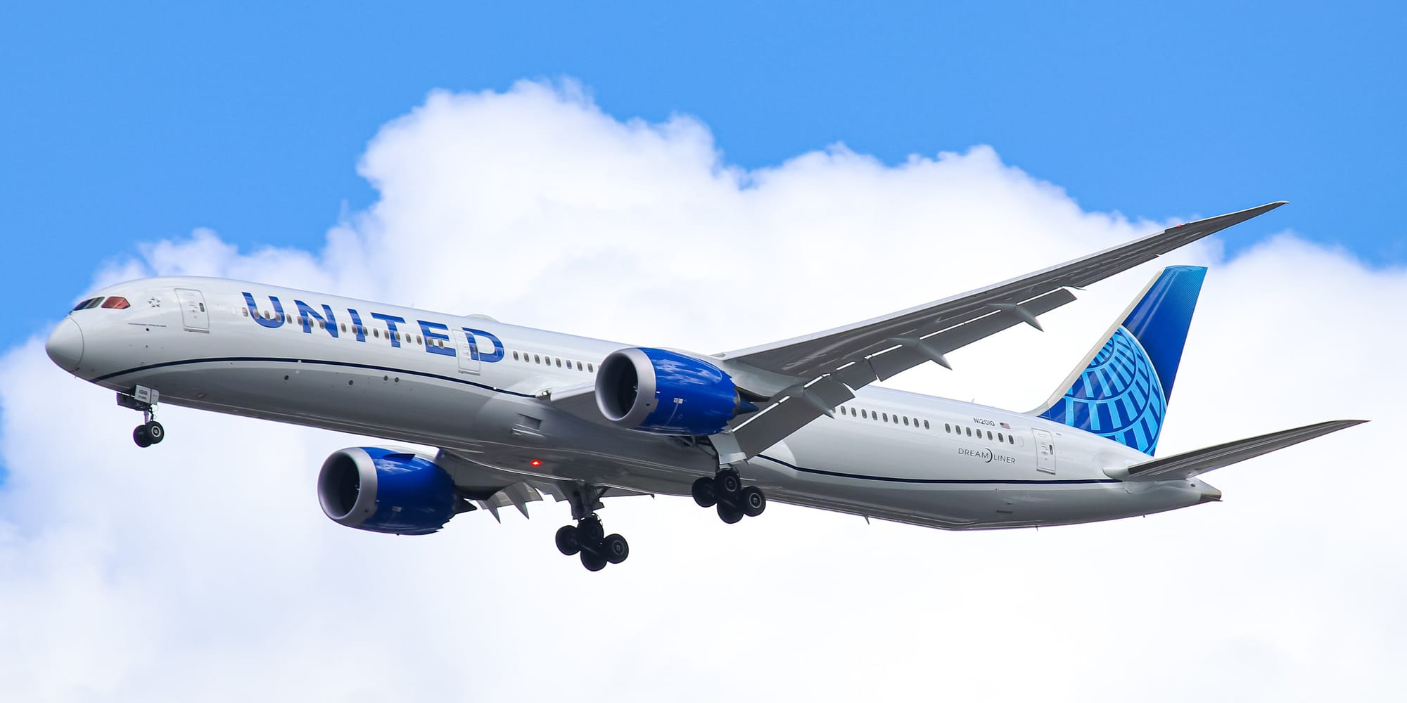 3 takeaways from United Airlines’ Q4 2025 results: lower operating income, better YoY PRASM than Q3, and growing economy revenues Post image