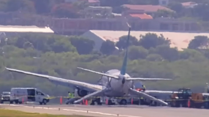 Investigators rule out hard landing in WestJet Boeing 737 gear collapse in St. Maarten