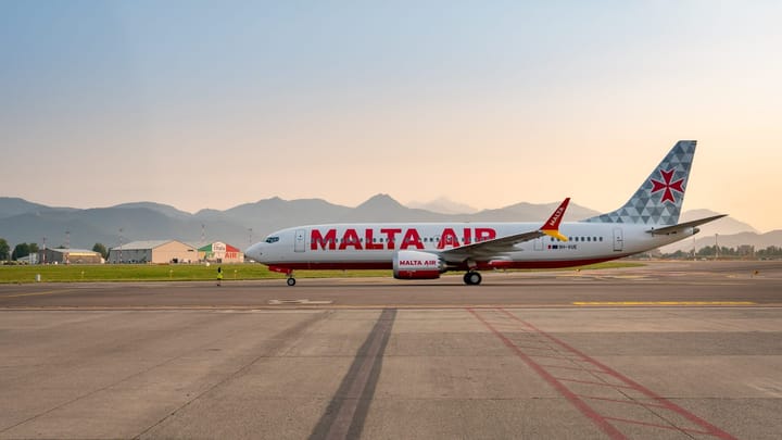 Torn off sun visor shut down Malta Air Boeing 737 MAX engine over Poland